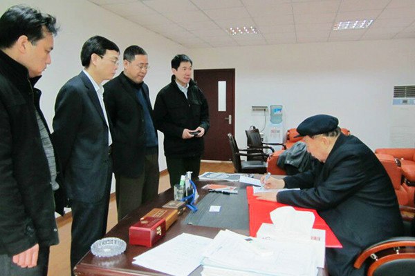 国家工程院院士徐滨士，亲临新孚美指导并题词